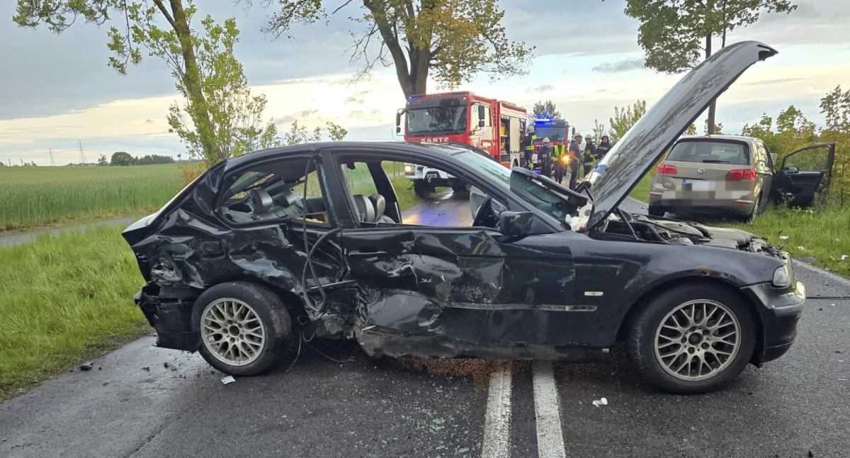 Wypadek w Gacniku. 18-latek z BMW spowodował zderzenie