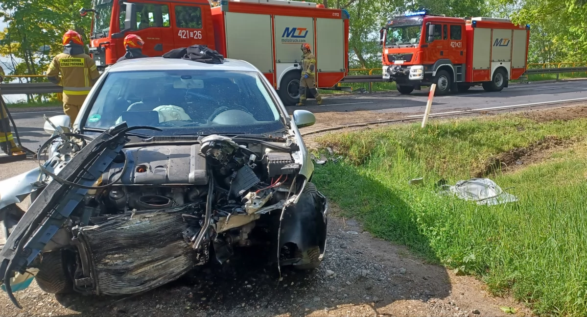 Kolizja na trasie Człuchów–Chojnice. Karetka z pacjentem zderzyła się z golfem
