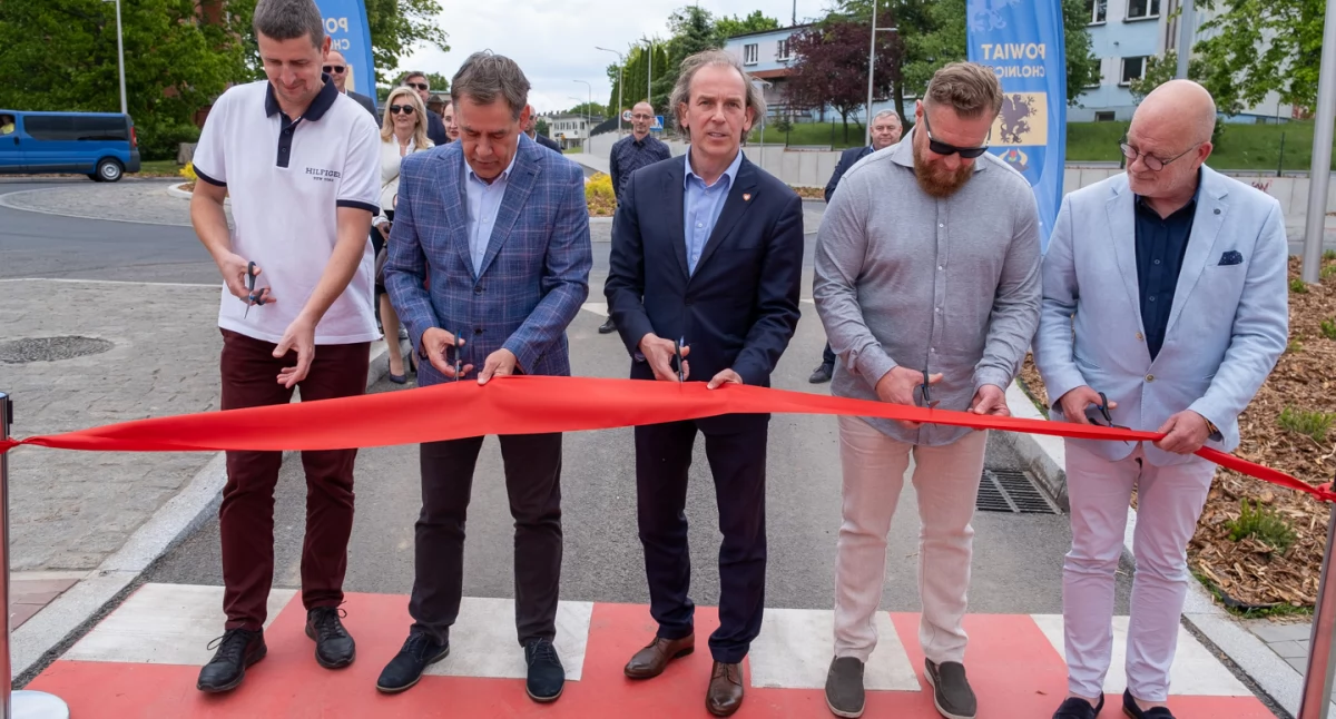 Symboliczne zakończenie inwestycji na ul. Ceynowy i Rzepakowej – finał wielomiesięcznych prac drogowych w Chojnicach