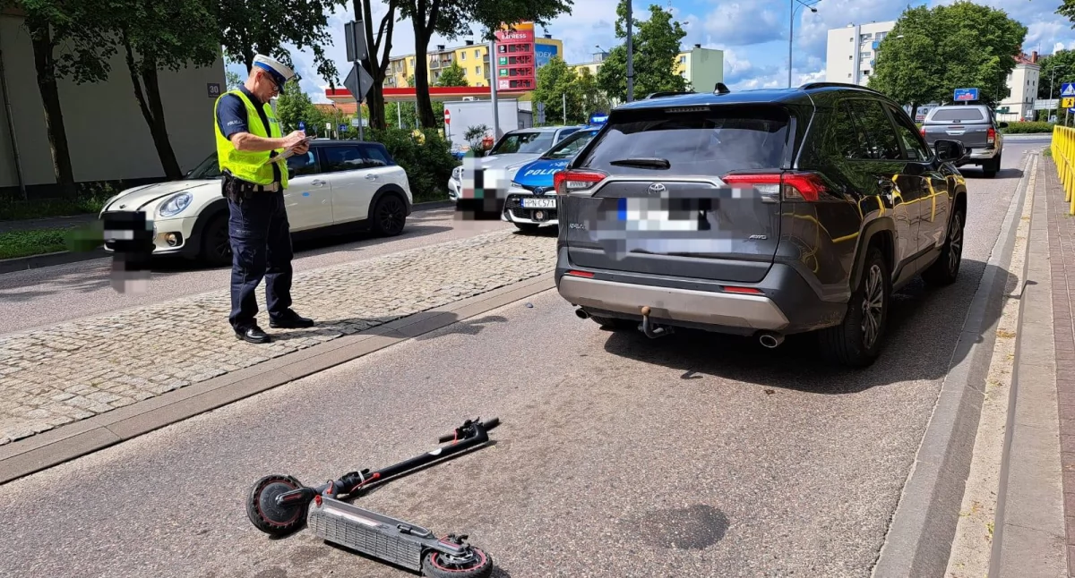 Zderzenie hulajnogi z Toyotą w centrum Chojnic. Kobieta trafiła do szpitala