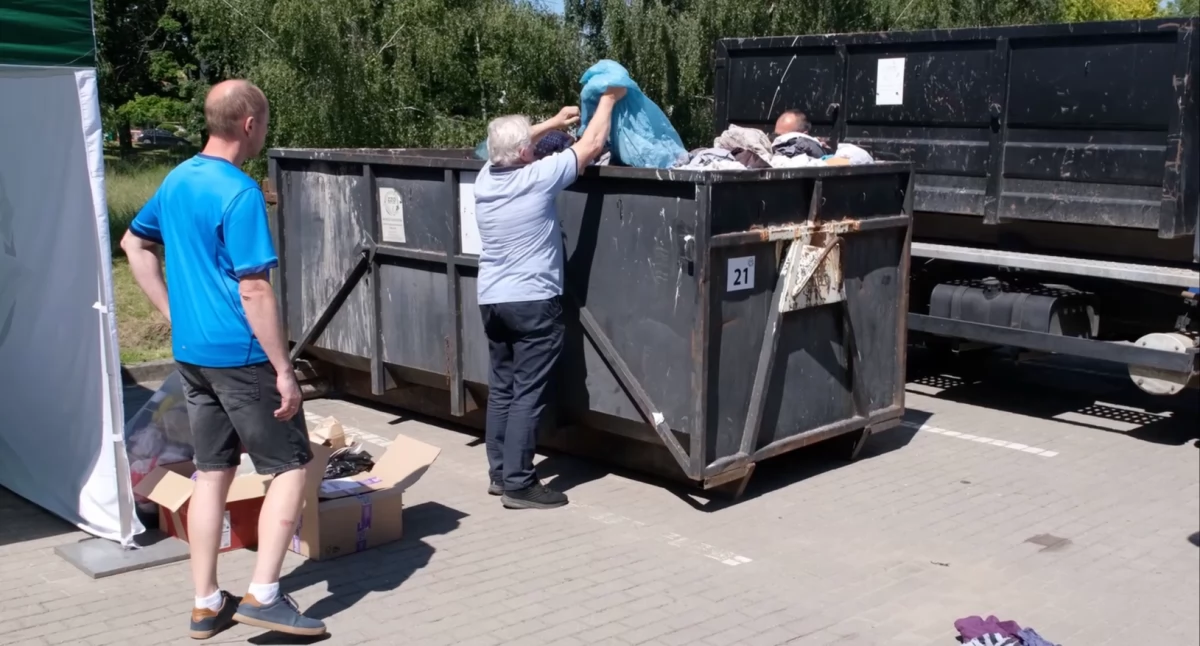 Zbiórka tekstyliów w Chojnicach. 220 mieszkańców oddało 4,5 tony ubrań – to realna pomoc dla klimatu