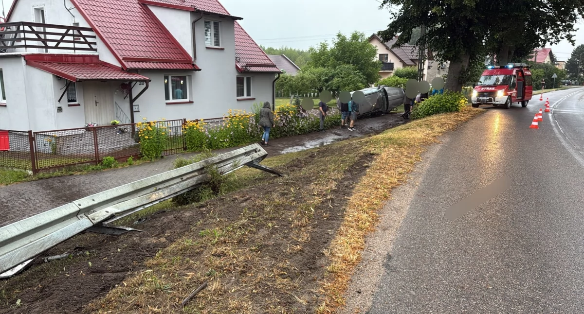 Dachowanie w Lichnowach. Jedna osoba trafiła do szpitala