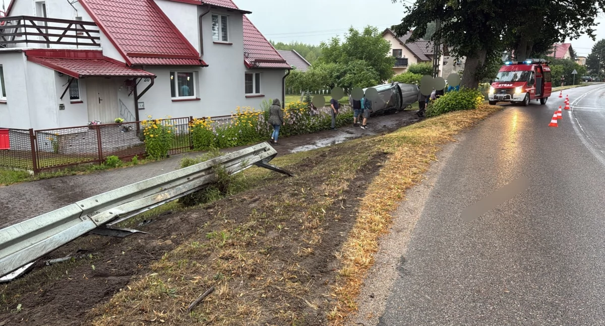 Dachowanie w Lichnowach. 19-latek stracił panowanie nad autem