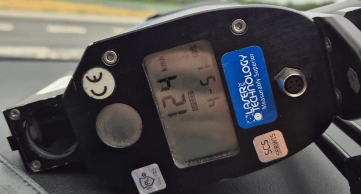 Pędził przez miasto 124 km/h. Stracił prawo jazdy i zapłaci 2500 zł mandatu