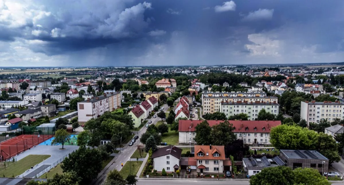 Uwaga na intensywne opady i burze. Ostrzeżenie IMGW dla powiatu chojnickiego