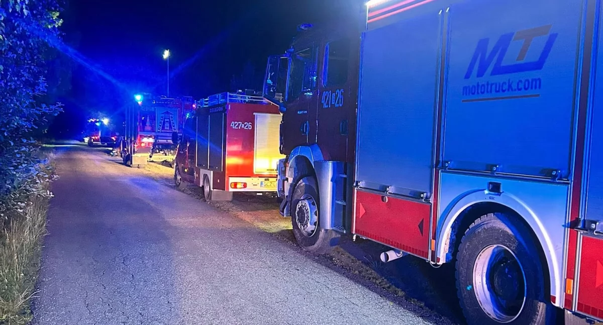 Strażacy z Chojnic na nocnych poszukiwaniach. Dron w poszukiwaniu zaginionej kobiety