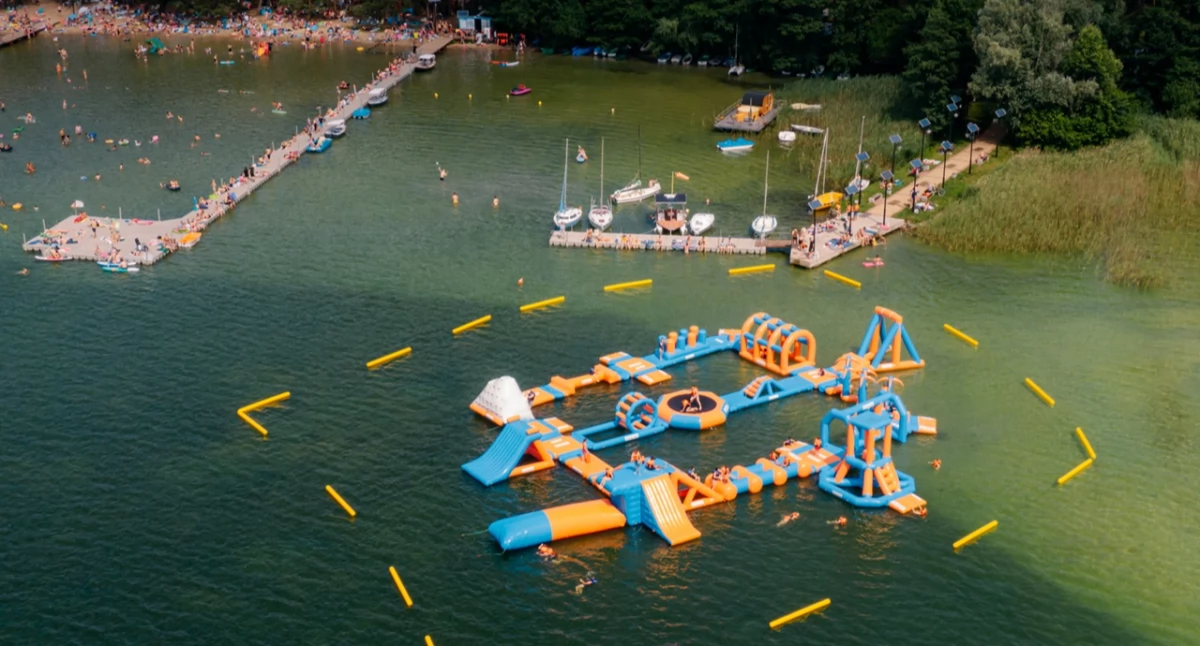 Ile kosztuje dmuchany park wodny?