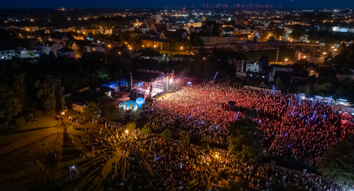 Morze publiczności na Święcie Powiatu Chojnickiego 