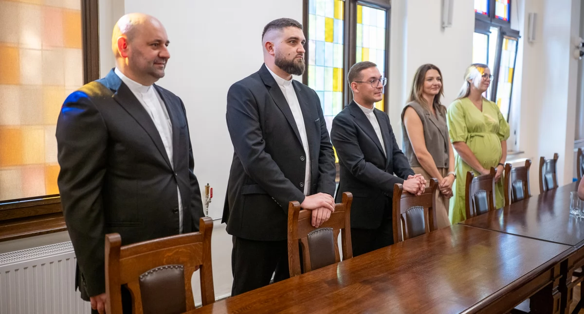 Powiększyło się grono nauczycieli mianowanych w szkołach ponadpodstawowych