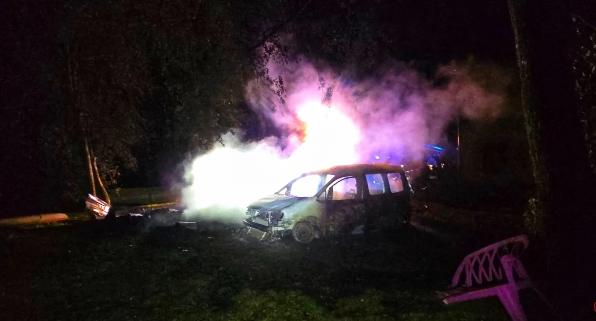 Pożar budynku gospodarczego i samochodu w Parszczenicy – na szczęście nikt nie ucierpiał