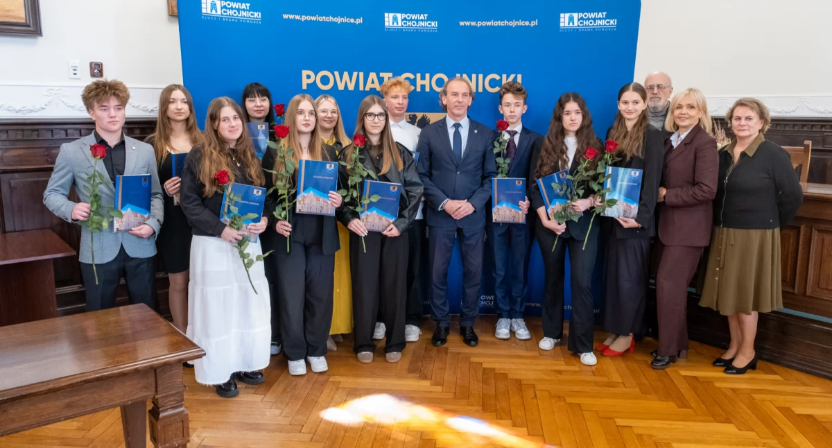 Magda Zaręba, Jan Tadeusz Wutkowski i Zuzanna Zaborowska wśród nagrodzonych przez starostę chojnickiego