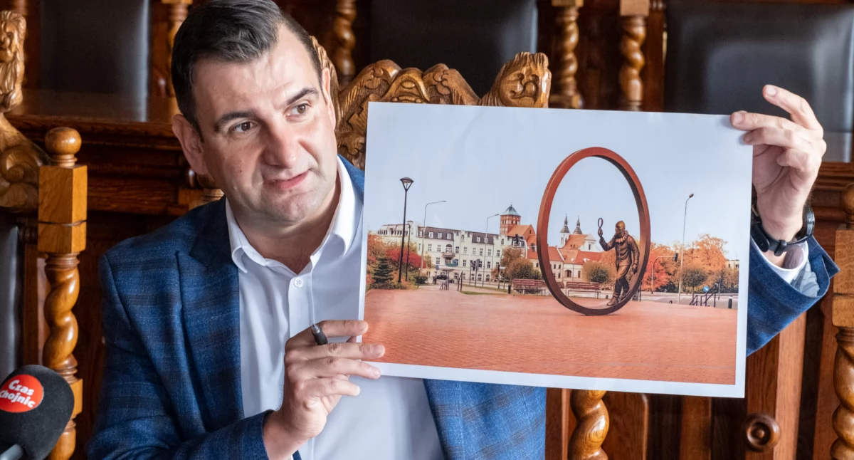 Nowa koncepcja miejskiej rzeźby w Chojnicach — zamiast napisu „I love Chojnice” stanie symboliczny Pierrot