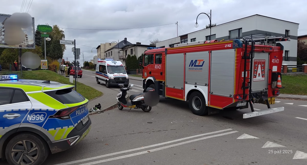 Zderzenie motoroweru z samochodem na Al. Brzozowej w Chojnicach