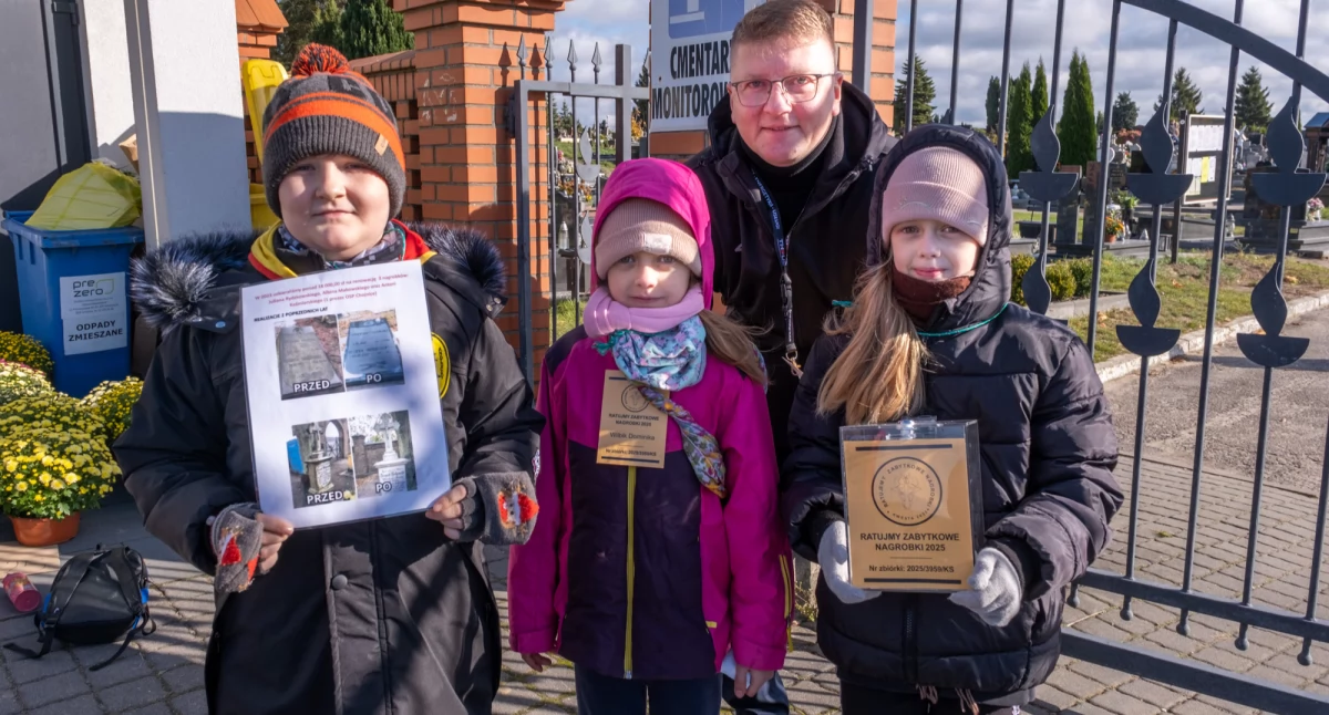 Ruszyła piąta kwesta na chojnickich cmentarzach. Celem – uratowanie zabytkowego krzyża z XIX wieku