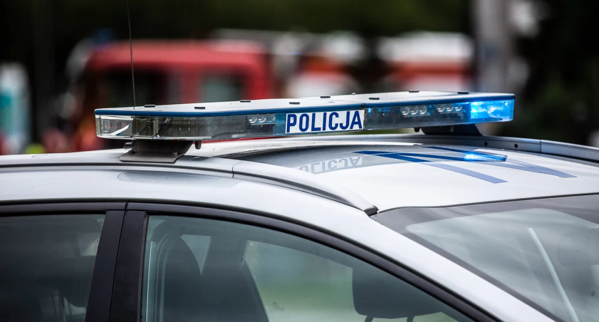 Zdezorientowany senior potrzebował pomocy – dzięki reakcji kierowcy i policji wrócił do rodziny