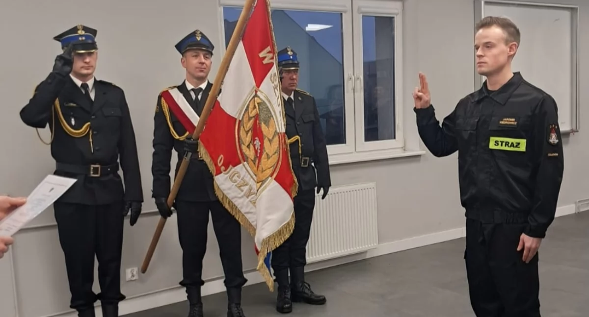 Nowy strażak w szeregach KP PSP w Człuchowie. Jaromir Kiedrowicz złożył ślubowanie