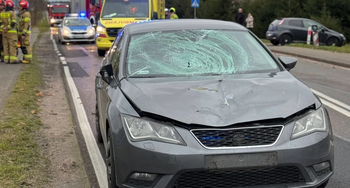 Potrącenie dwóch 15-latek na drodze wojewódzkiej 212. Były na przejściu