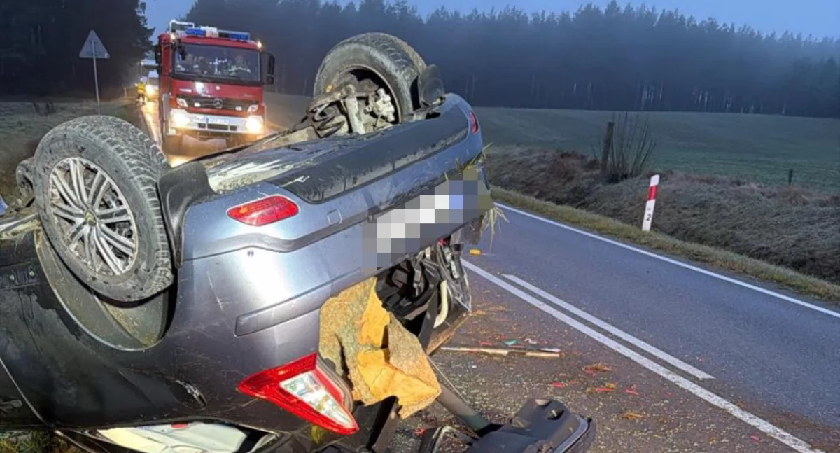Dachowanie na drodze 212. 32-letni obywatel Kolumbii miał zakaz prowadzenia pojazdów