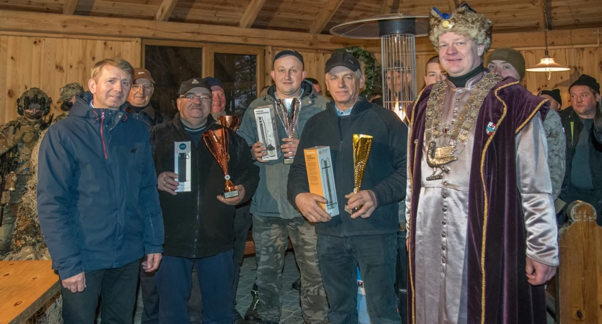 Piotr Napiątek, Hubert Knopik i Henryk Januszewski najlepsi w zawodach strzeleckich mundurowych w Brusach