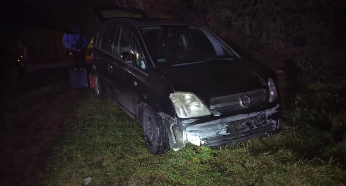 Kolizja na DW212 w Ciecholewach – trzy osoby odmówiły pomocy