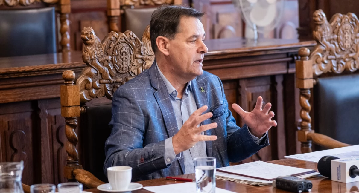 Budżet 2025 z autopoprawką. Arseniusz Finster tłumaczy założenia i poziom zadłużenia