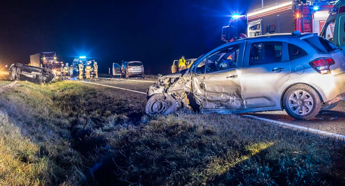 Uwaga kierowcy! Zderzenie trzech aut na DW240 koło Racławek!