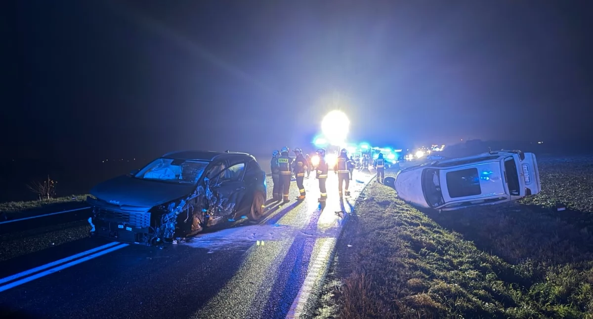 Trzy osoby trafiły do szpitala po zderzeniu aut między Silnem a Racławkami