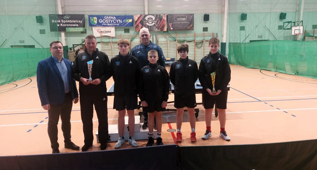 UKS Ad-Bet Ósemka Chojnice z medalami turnieju tenisa stołowego w Gostycynie