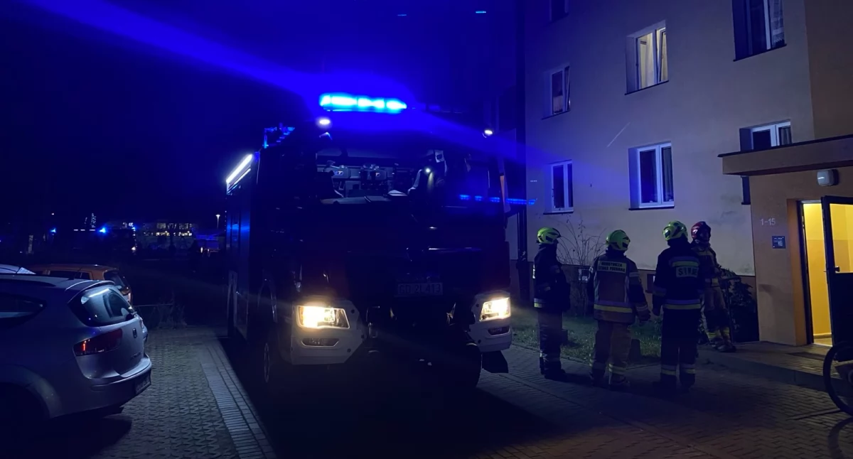 Przypalona potrawa postawiła służby na nogi. Zadymienie na klatce schodowej