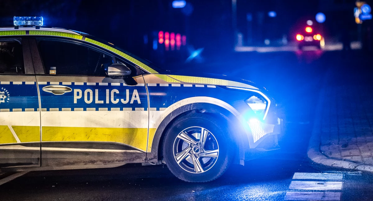 Pijany 18-latek wjechał w auto stojące na czerwonym świetle