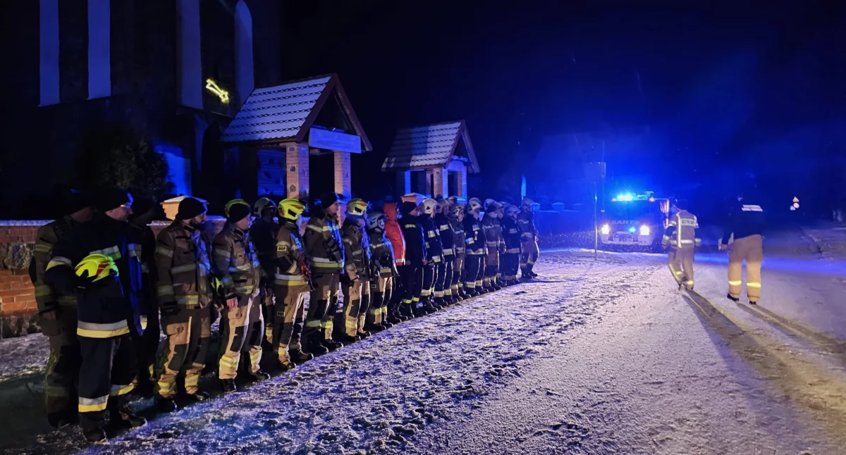 Nocna akcja poszukiwawcza w Ostrowitem. 47-latek odnaleziony dzięki szybkiej reakcji służb