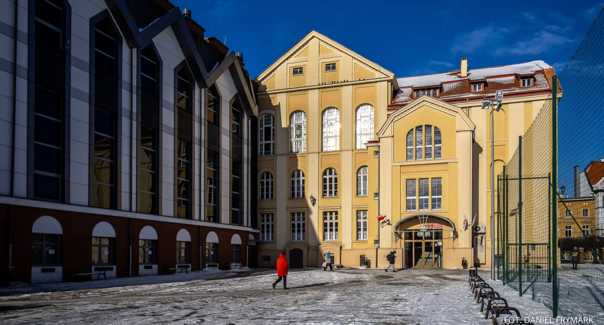 SP nr 1 pozostaje otwarta. Jutro lekcje odbędą się według planu