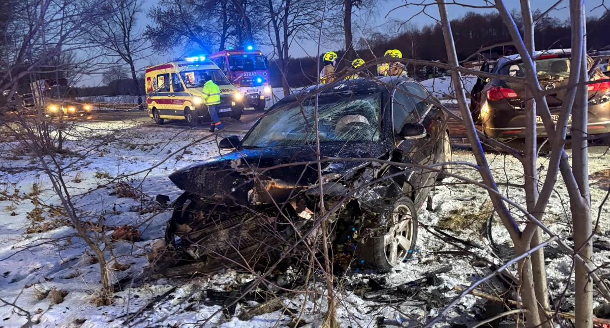 Zderzenie trzech aut na wysokości Moszczenicy 