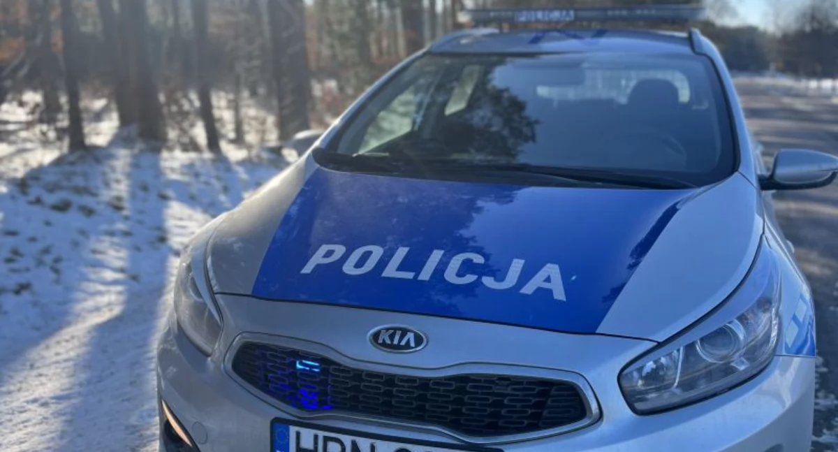 Policjantka z Chojnic i funkcjonariusz z Człuchowa uratowali pieszego przy DK22