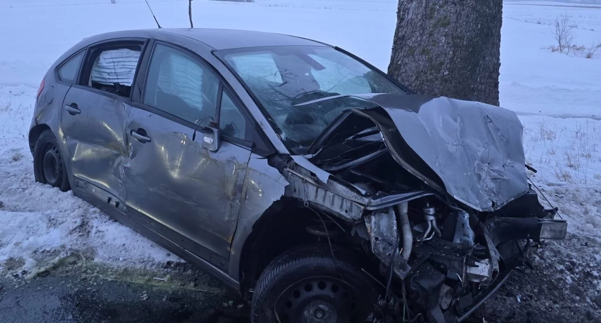 Wypadek na DW235 w Gacniku. Zderzyły się trzy pojazdy AKTUALIZACJA!