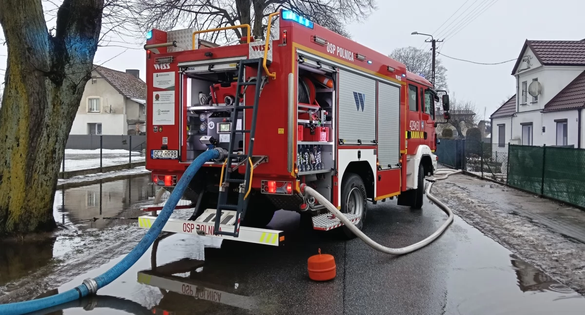 Aż 17 interwencji strażaków w powiecie chojnickim. Podtopienia po roztopach i intensywnych opadach