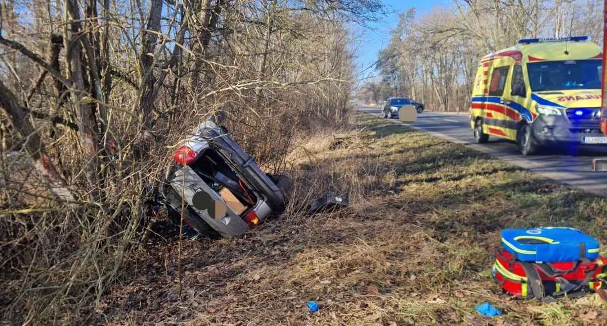 Zderzenie dwóch samochodów w Krojantach. Jedna osoba trafiła do szpitala