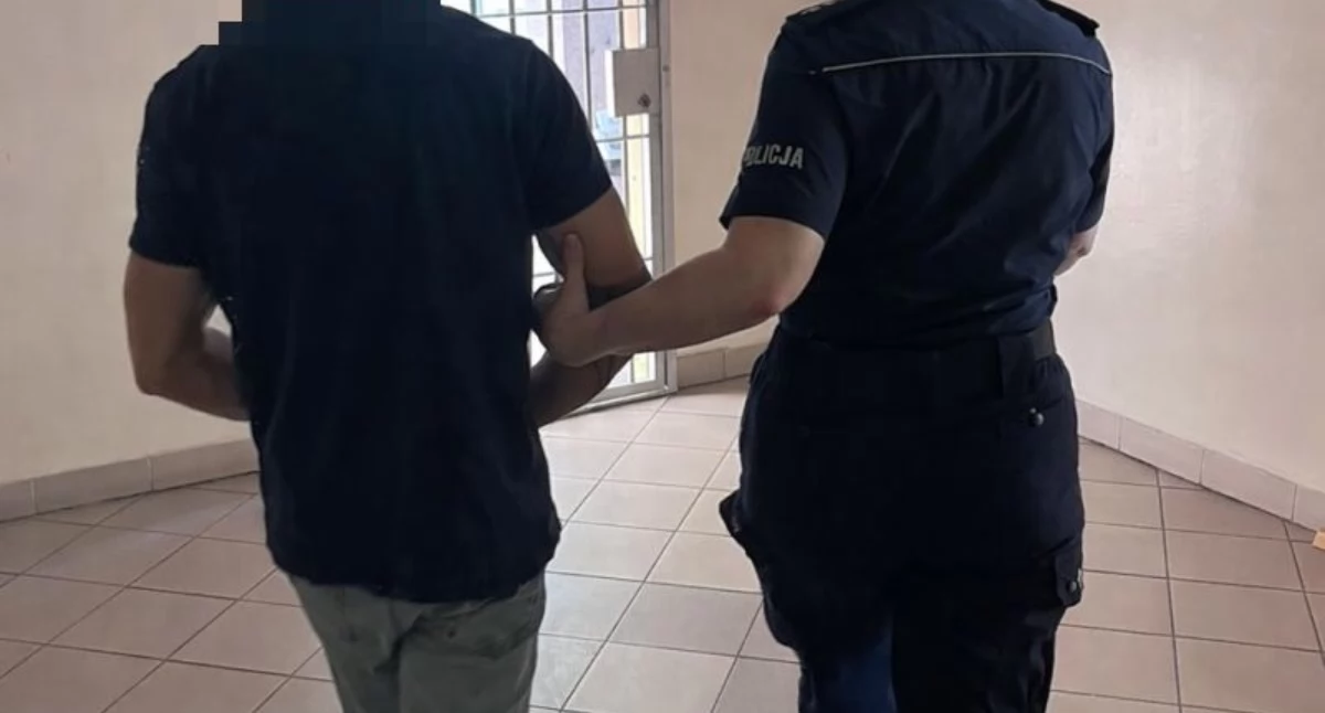 Od niesprawnego światła do celi. Policjanci zatrzymali poszukiwanego kierowcę