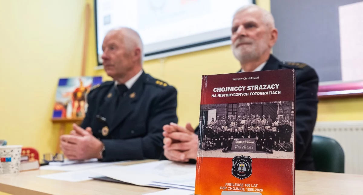Strażacy opanowali bibliotekę w Chojnicach. Premiera albumu Wiesława Chmielewskiego