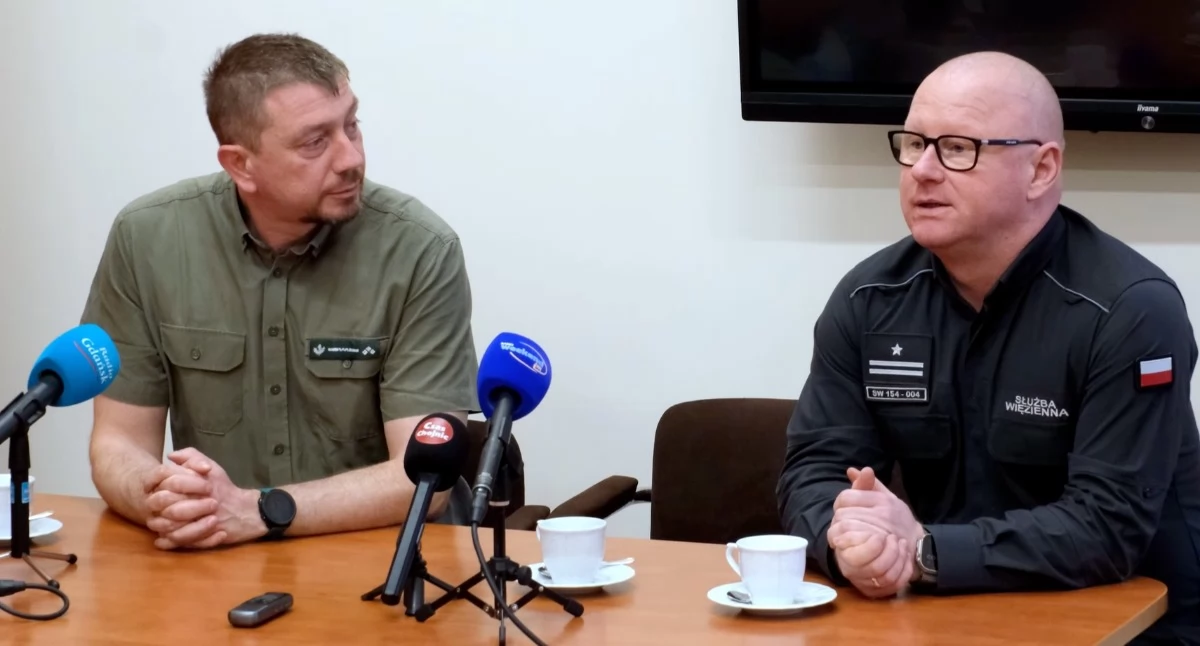 35 skazanych sadzi drzewa nad Jeziorem Charzykowskim