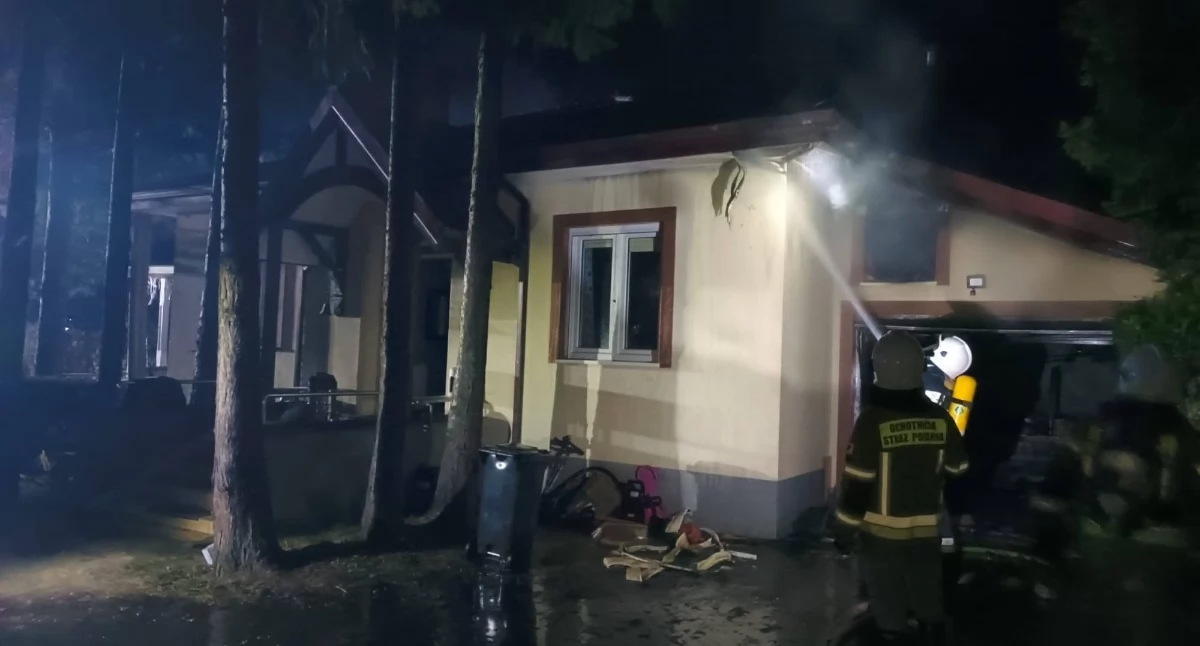 Pożar w garażu przy ul. Jaśminowej. Interweniowało kilka zastępów