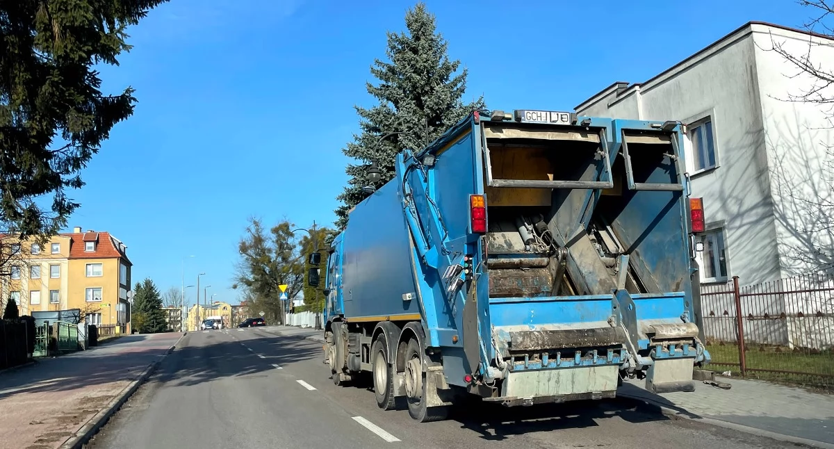Ile kosztują śmieci w Chojnicach? Radni analizują wydatki i różnice między sektorami