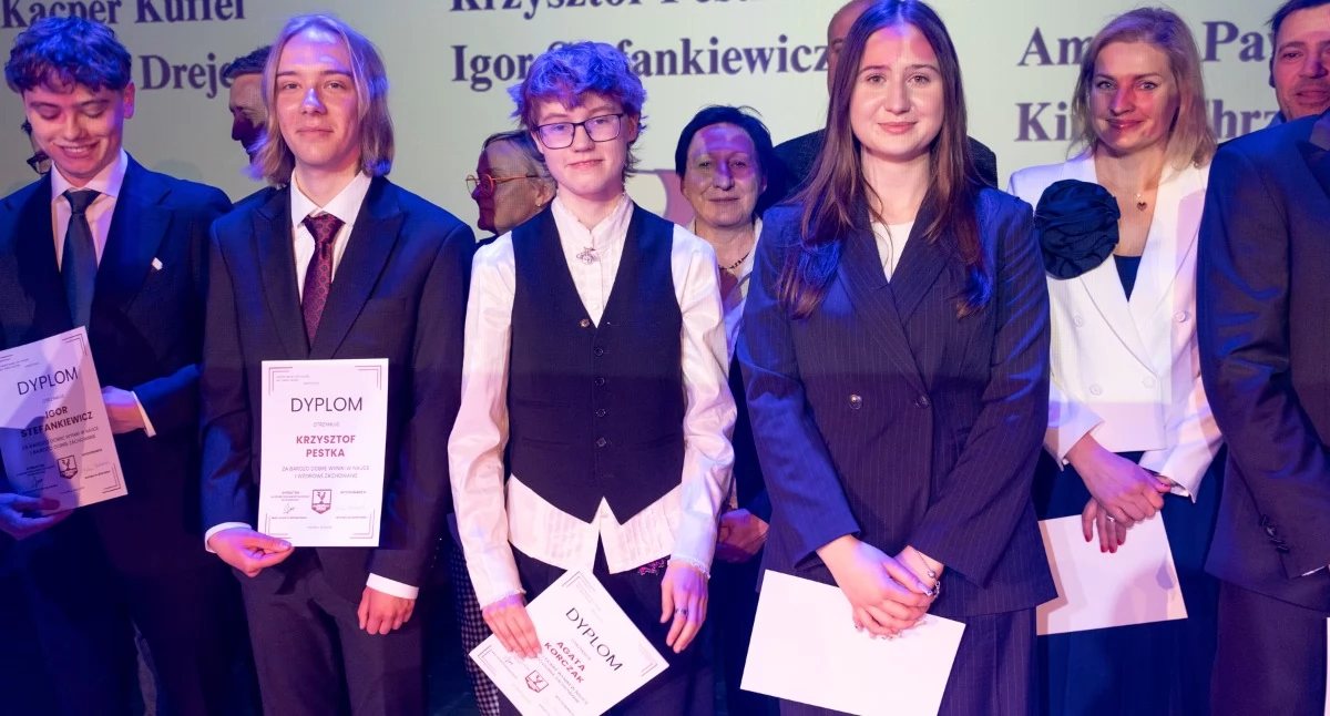 Maturzyści II LO im. Władysława Andersa w Chojnicach pożegnali szkołę