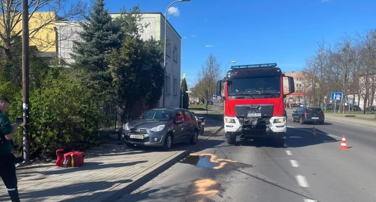 Zderzenie motocykla z audi w Chojnicach. Jedna osoba została poszkodowana