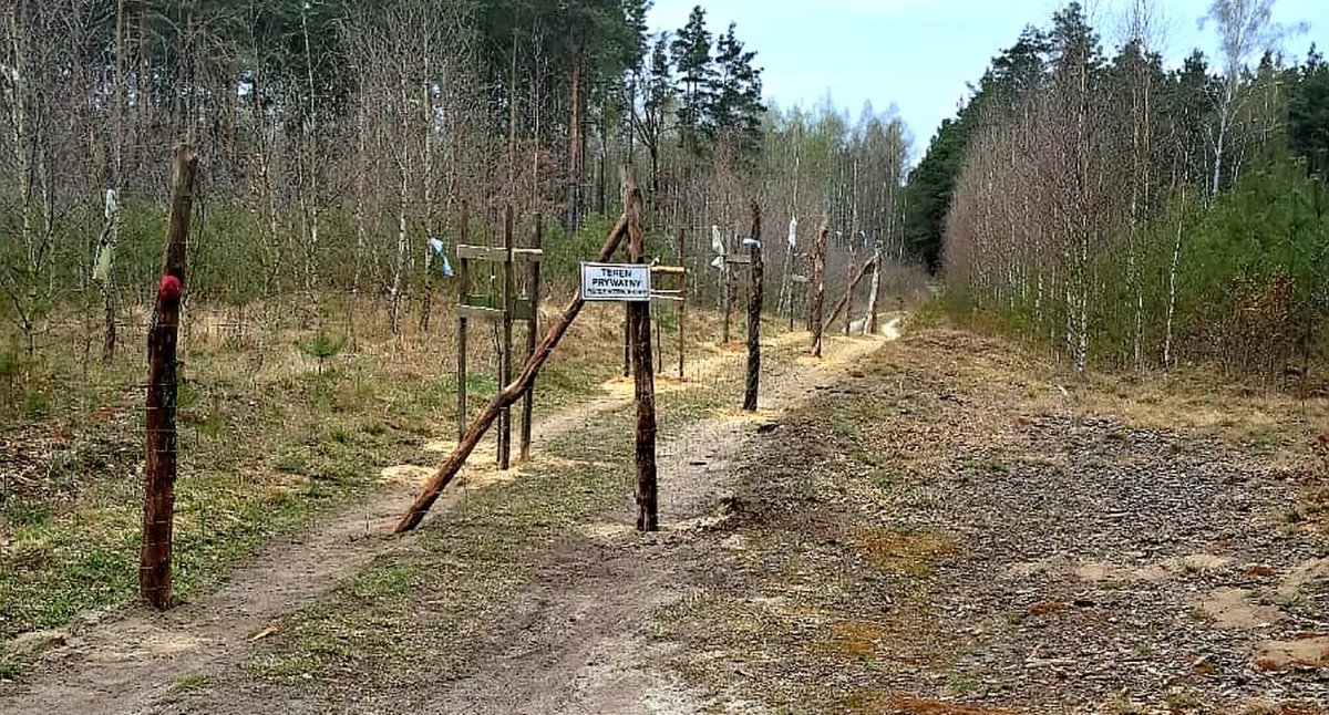 Spór o drogę w Pawłowie. Mieszkaniec postawił płot, gmina zapowiada działania