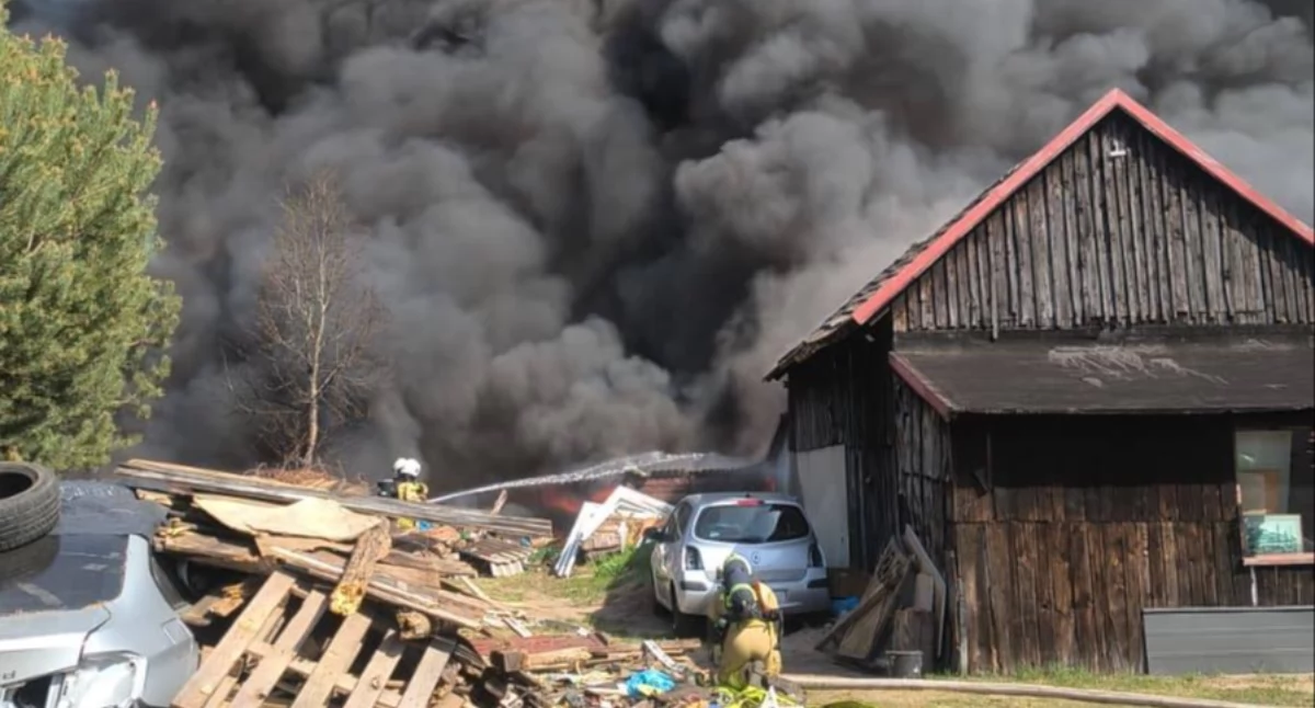 Pożar w Czersku. Policja zabezpieczyła ślady