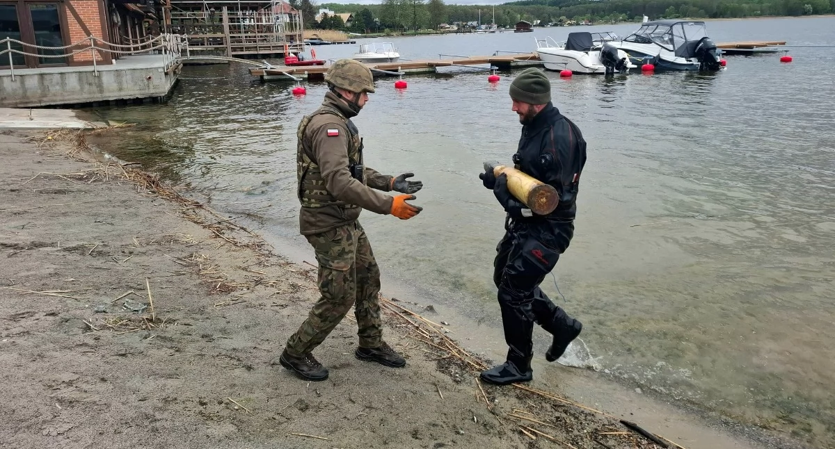 Z Jeziora Charzykowskiego wydobyto 29 niewybuchów. Akcja trwała dwa dni