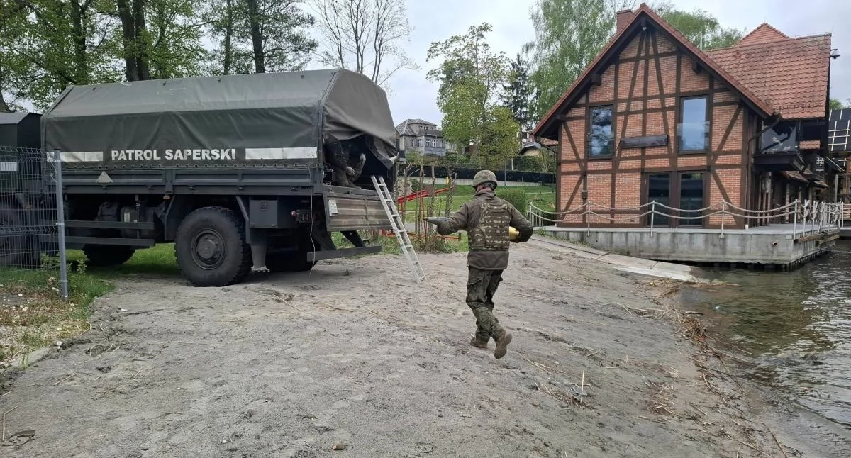 Internauci komentują niewybuchy w Jeziorze Charzykowskim. Od historii po teorie spiskowe