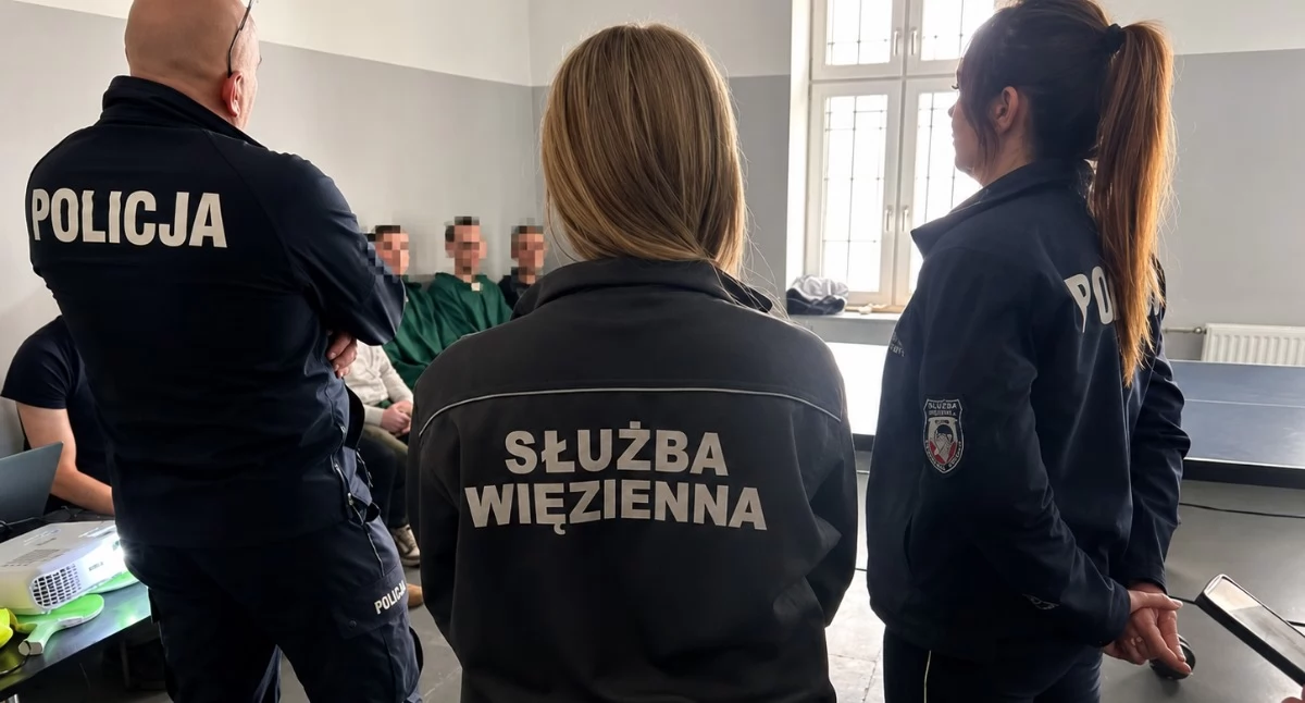 Kraty, mundury i alkogogle. Policja edukuje sprawców wypadków drogowych
