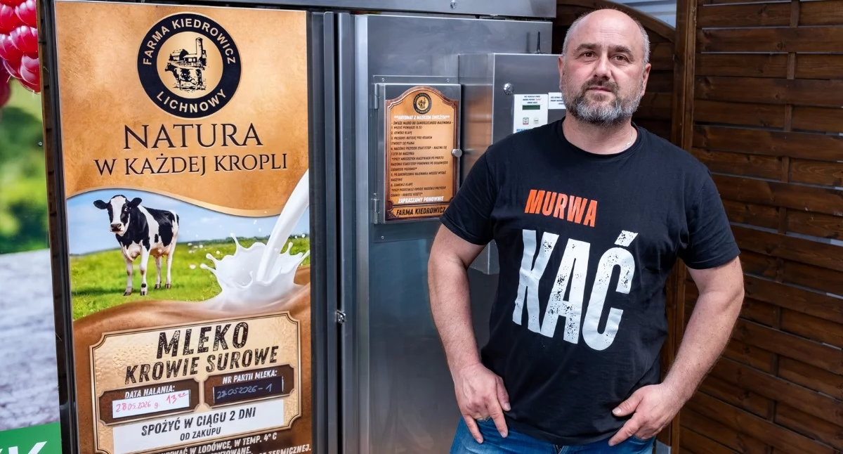 Mlekomat w Chojnicach hitem. Dlaczego mleko prosto od krowy nie ma zapachu obory?